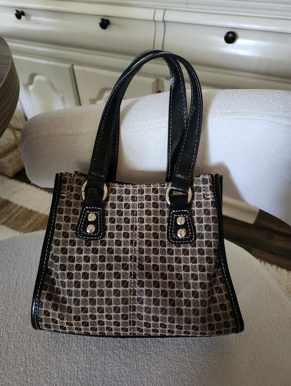 Liz Claiborne Structured Beige and Black Small Bag - Picture 8 of 8